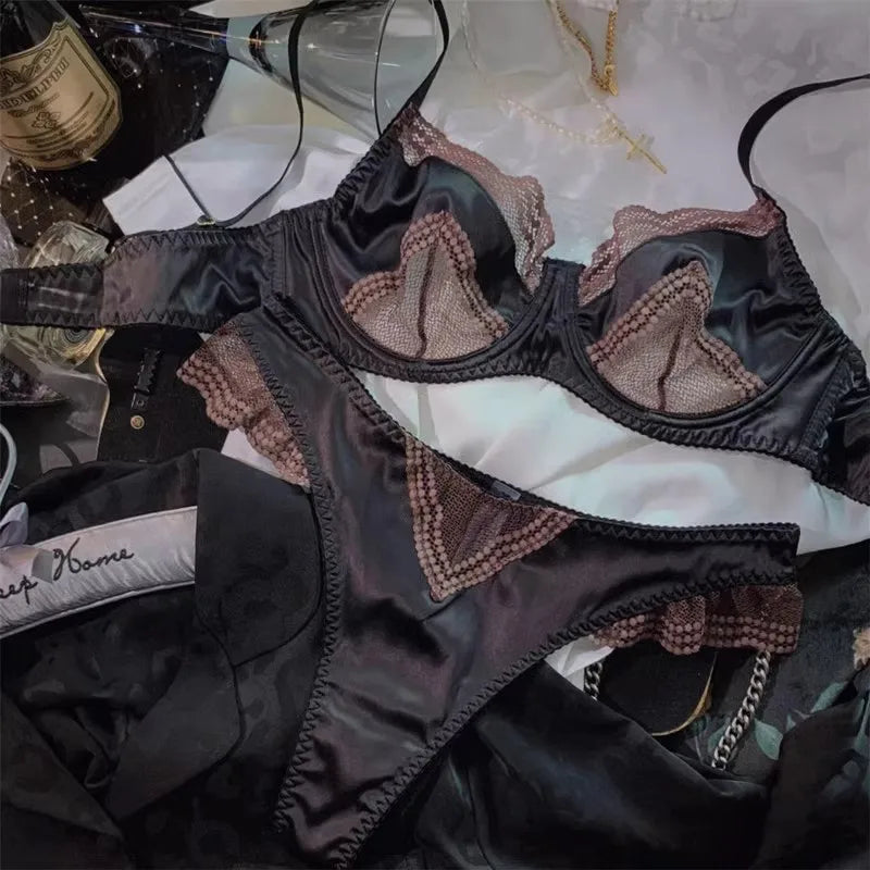 Ensemble dentelle et soie