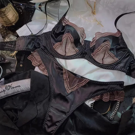 Ensemble dentelle et soie